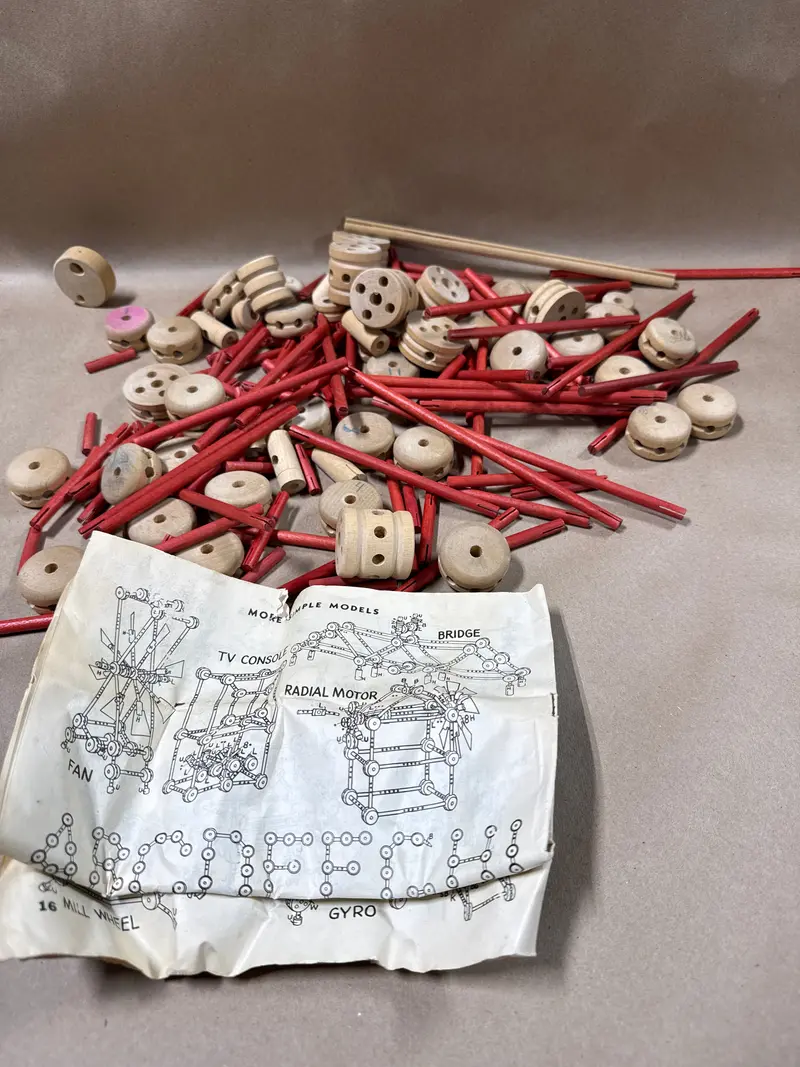 Vintage Tinkertoy Construction Set With Original Tin Container 1